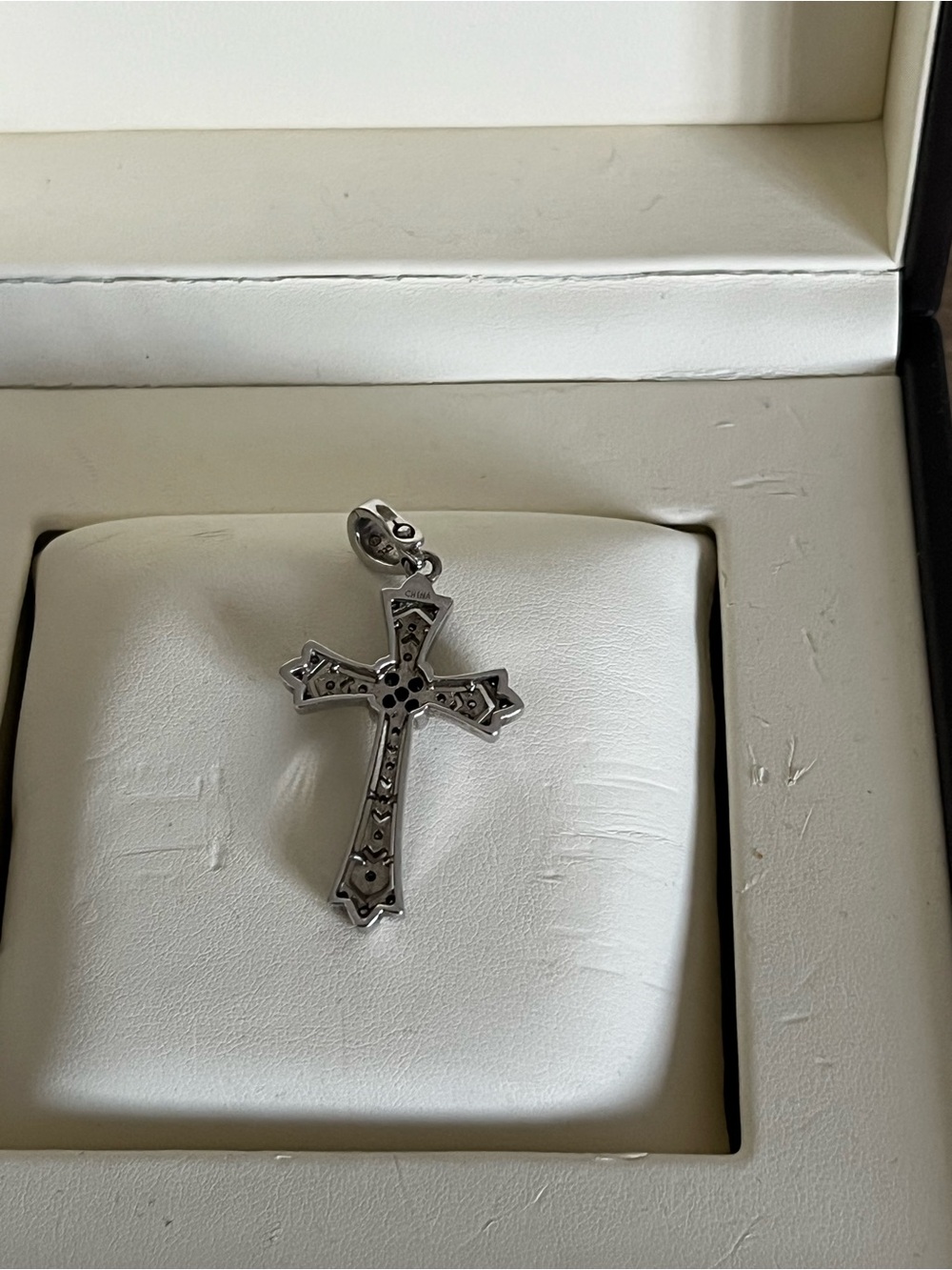 925 Sterling Silver Diamond Cross pendant - Picture 5 of 7